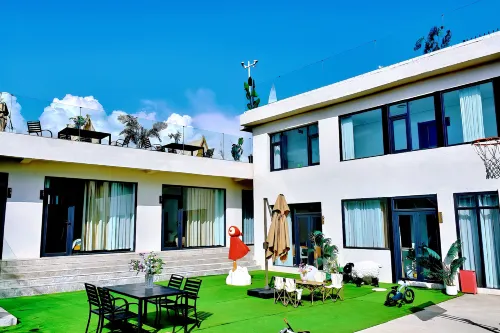 Yixi Xiaoju · Starry Sky Courtyard · Light Luxury Sojourn Guesthouse (Tekes Bagua City Branch) - 2-Star