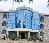 Yunfeng Hotel (Xinyang Jigong Mountain Scenic Area) Hotels near Jigongshan Station