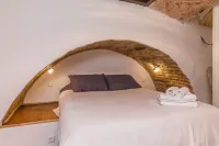 Stay in a real medieval tower (lower floors) - Homestays