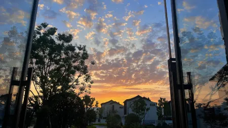 Home Inn Huayi Selected Hotel (Longyan Liancheng Guanzhishan Branch) Отели рядом с достопримечательностью «Jiulong Lake (Jiulong Cave Cluster)»