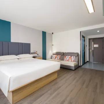 Shell Hotel (Xinyi Middle School)