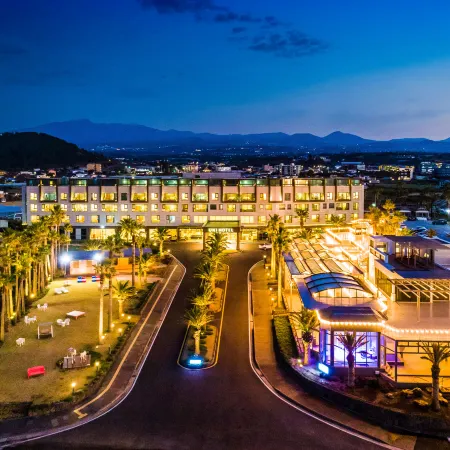 Uni Hotel Jeju Отели рядом с достопримечательностью «Публичная библиотека в городе Эволь»