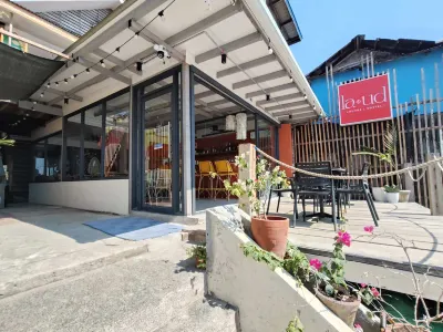La Ud Lounge and Hostel Hotel di 