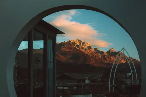 Lijiang Fanqixuan·Tsei Snow Mountain Panorama Designer Meisu（Shuhe Ancient Town Store）