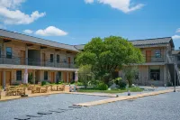 Creek & Mountain Lodge