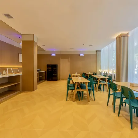 Yasheman Hotel (Tianmen Luyu Plaza)