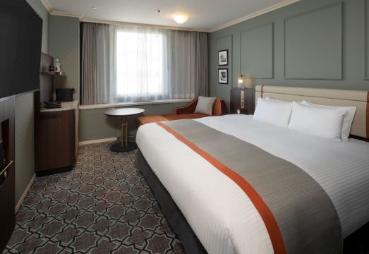 삿포로 그랜드 호텔의 고급스러운 로비나 레스토랑