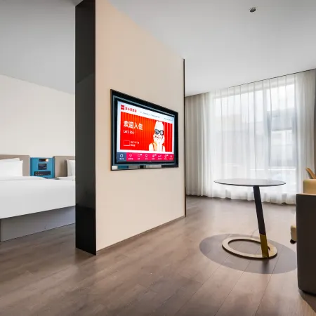 Ibis Hotel (Ge'ermu Bayi Middle Road Kunlun Square Branch)