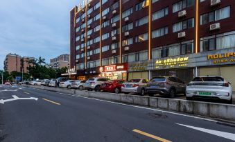 Zhuhai Island Star Hotel (Mingzhu Station Sports Center)