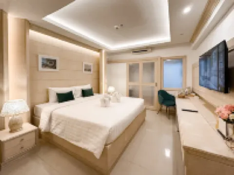 Golden Empire Suvarnabhumi Hotel Hotels near Wat King Kaeo