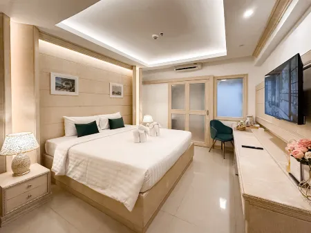 Golden Empire Suvarnabhumi Hotel Отели рядом с достопримечательностью «Wat Thung Setthi»