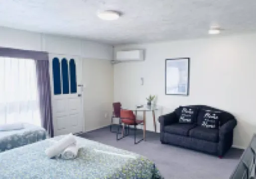 Merivale Court Large Studio-Unit 3