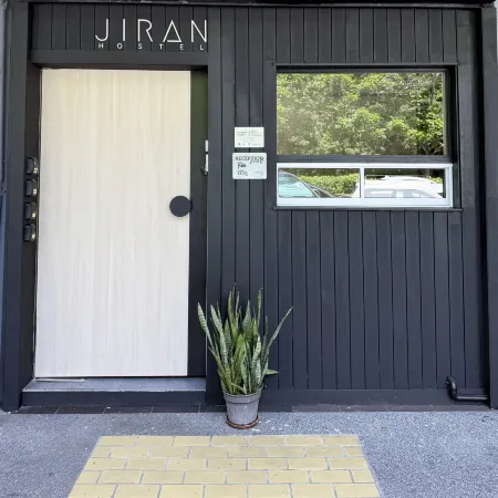 Jiran Hostel Kota Kinabalu Отели рядом с достопримечательностью «Торговый центр Wisma Merdeka»