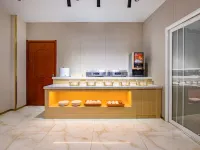 Yue Hotel (Baoding Mancheng Huiyou Shopping Mall) Hotels near The Seventh Hospital of Baoding