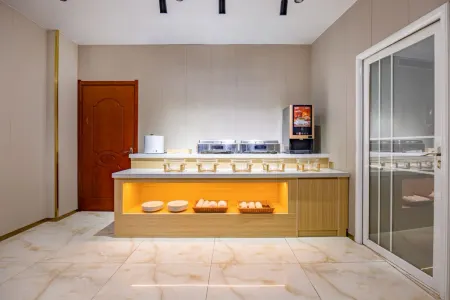 Yue Hotel (Baoding Mancheng Huiyou Shopping Mall)