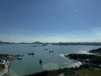 Yuli, the designer of Yushe, is amazed by the tranquil sea view homestay