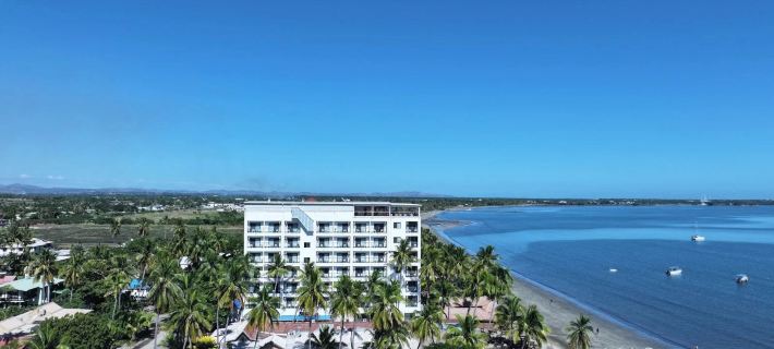 Wyndham Garden Wailoaloa Beach Fiji Hotel di Nadi