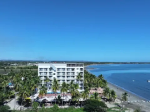 Wyndham Garden Wailoaloa Beach Fiji Hotels in Nadi