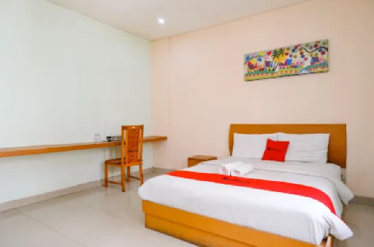 RedDoorz Plus @ Mahendradatta Denpasar Hotels near Mahendradatta
