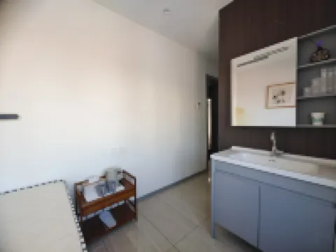 卓資山下輕居民宿