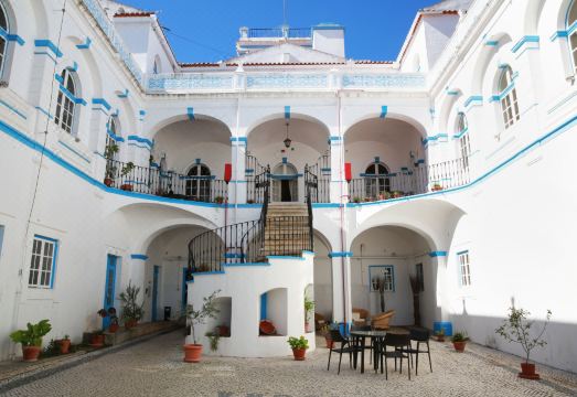 호텔 다 모우라의 넓고 쾌적한 객실 내부