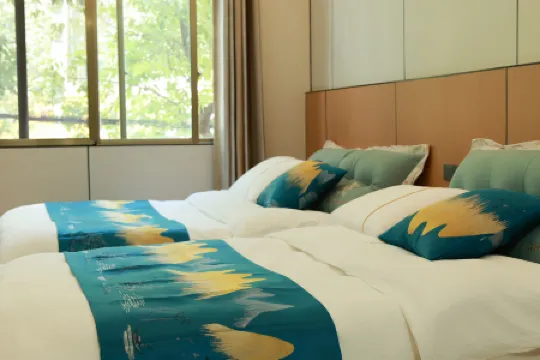 Dushan Hongyong Fashion Hotel