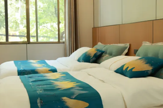 Dushan Hongyong Fashion Hotel