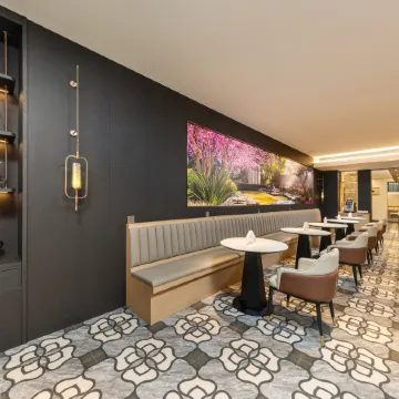 Heyue Hotel (Qitaihe Pedestrian Street)