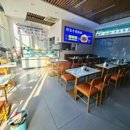 Shengguang Hotel (City Government High speed Railway Station Branch) Отели в г. Чжанцзякоу
