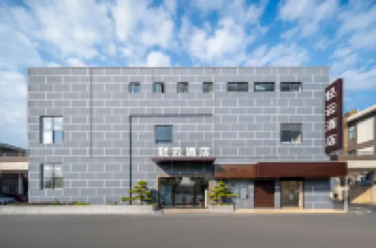 輕雲飯店（珠海斗門御溫泉店） 白兔瓷磚三磚融合文化體驗館（大濠沖）附近的飯店