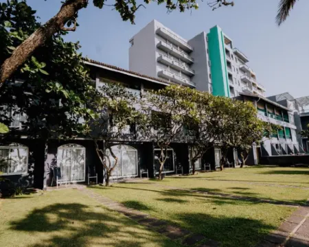 Earl's Regent Negombo Hotels in Negombo