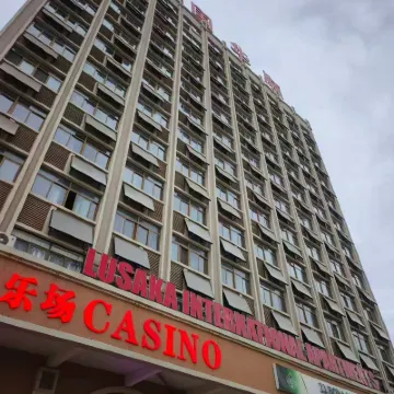 Roma holiday inn hotel Hotel dekat Chinese Centre