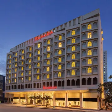 Ramada by Wyndham Colombo Отели рядом с достопримечательностью «Бандаранаайк Мемориал Интернешнел Конференс Холл»