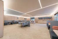Hanting Hotel (Chifeng Ongniud Banner Government Branch) - parking