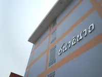 Chanathinat Place Các khách sạn gần Chùa Phothisomphon