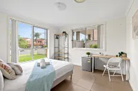 Comfortable Private Rooms – Steps from Train Station - 2성급