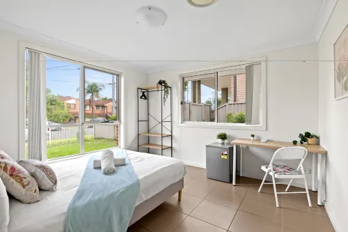 Comfortable Private Rooms – Steps from Train Station
