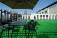 Yanlai Guobin Intercity Designer Hotel (Xuehuli Historical and Cultural Street Branch)
