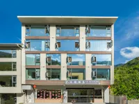 Wolong Wenyue Homestay Hotels near Wolong Giant Panda Nature Reserve