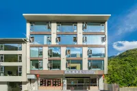 Wolong Wenyue Homestay Hotels in 