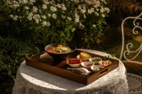 Accompanied by hidden snow and mountain views, a beautiful overnight stay - فطور