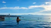 Centric Sea Pattaya Condo by Allen - インフィニティプール