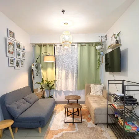 2 Bedroom Suite Condotel with Fast WIFI near BGC and Venice Grand Canal