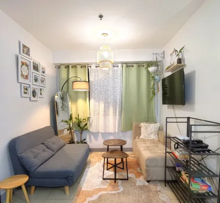 2 Bedroom Suite Condotel with Fast WIFI near BGC and Venice Grand Canal