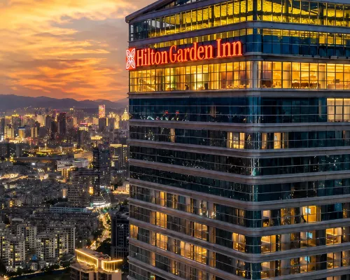 Hilton Garden Inn Kunming Railway Station Hotels near Guandu