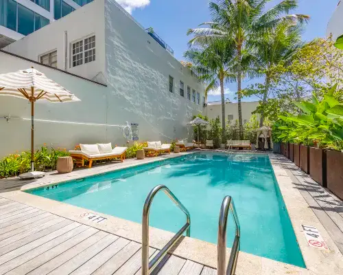 Global Luxury Suites at the Apex Miami Hotels near 1111