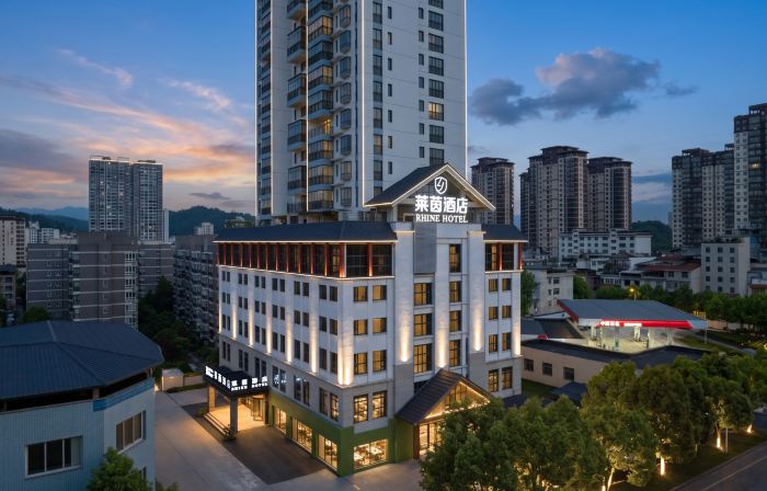 Rhine Hotel (Lichuan Tenglong Cave Tourist Center)