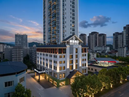 Rhine Hotel (Lichuan Tenglong Cave Tourist Center)