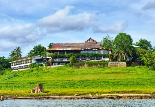Phornpailin Riverside Resort - parking