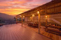 Cliffwood Lodge - Pool